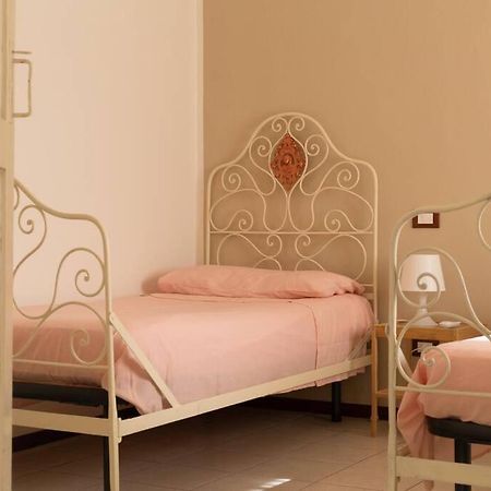 Maria'S Bed - Intero Alloggio Accogliente Dorno Exteriör bild